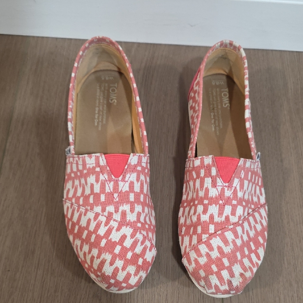 TOMS Coral and Cream Patterned Slip-Ons